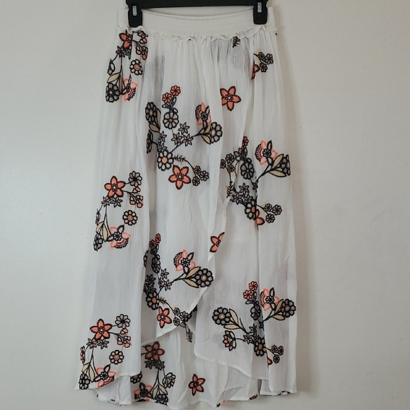 J.O.A. Dresses & Skirts - J.O.A Los Angeles Floral Embroidered Faux Wrap Midi Skirt Size Small High-Low